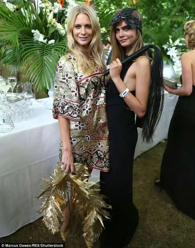 poppy e cara delevingne