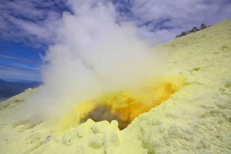 sinabung volcano indonesia