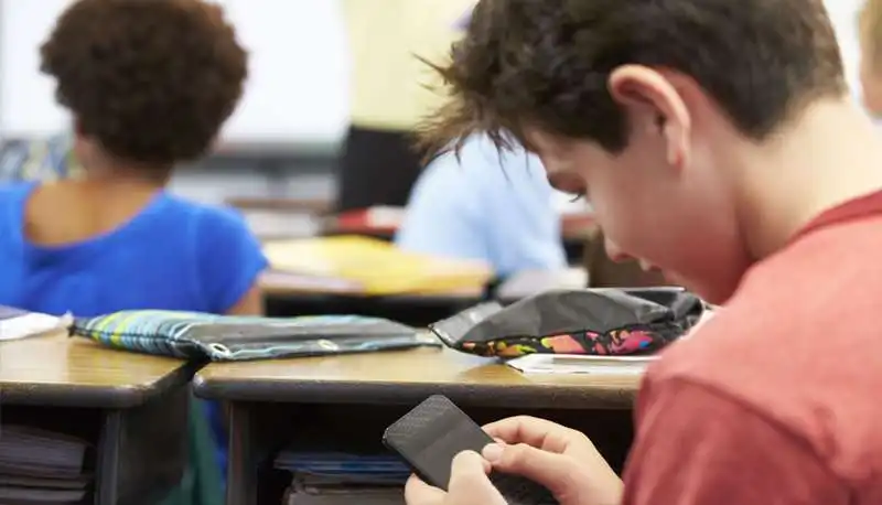 SMARTPHONE IN CLASSE  