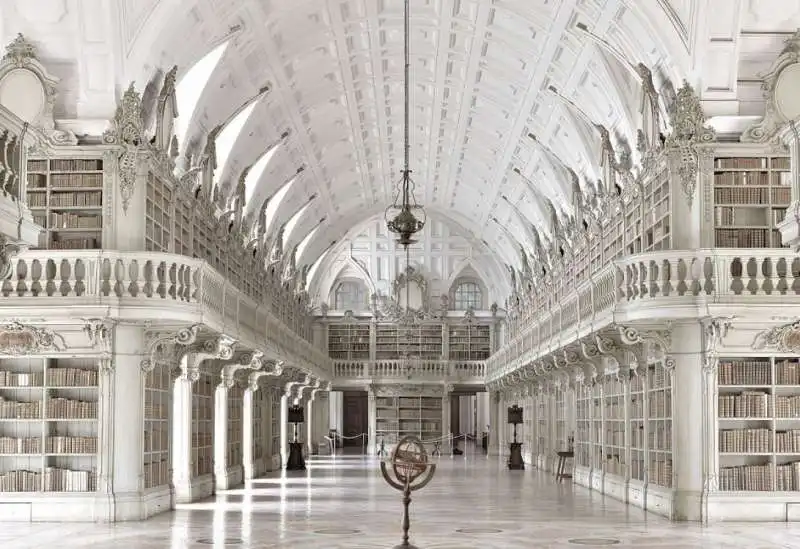 biblioteca do convento de mafra, in portogallo 2