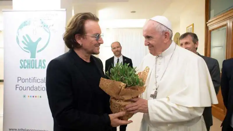 bono vox ricevuto da papa francesco 5