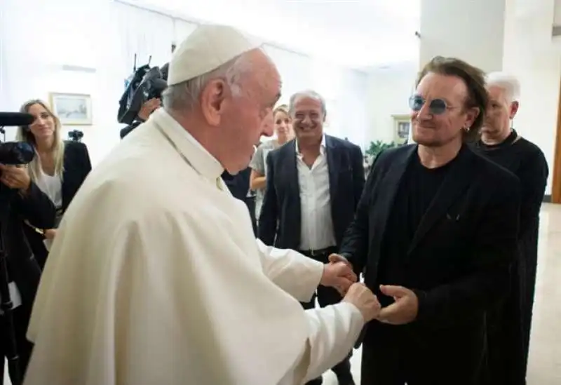 bono vox ricevuto da papa francesco 6