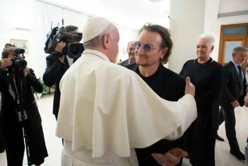 bono vox ricevuto da papa francesco 7