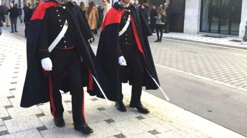 carabinieri in alta uniforme