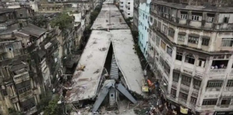 il ponte majerhat di calcutta come il viadotto morandi 1