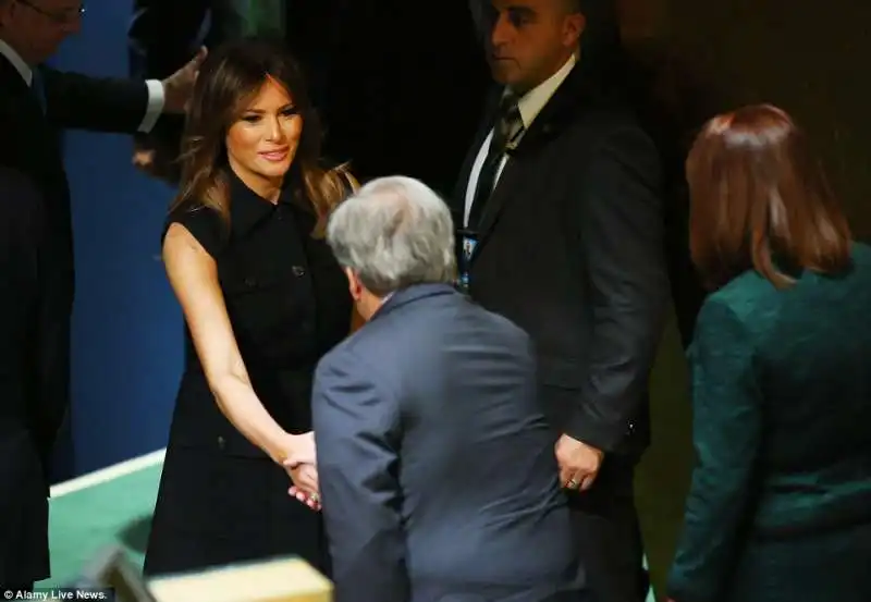 il segretario generale dell'onu antonio guterres saluta melania trump