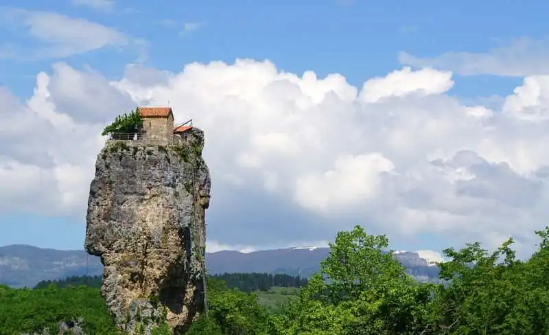 katskhi pillar, georgia