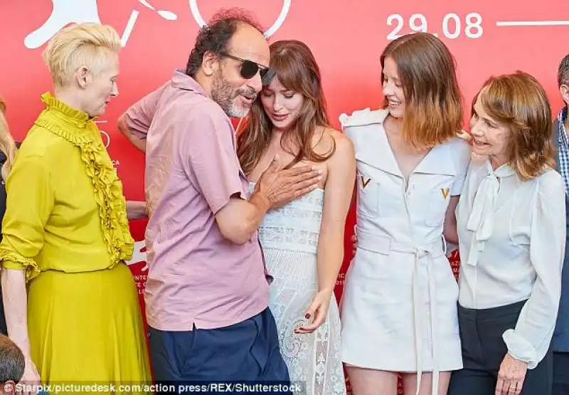 la mano morta di guadagnino su dakota johnson 6