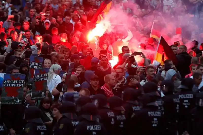 manifestazione estrema destra germania chemnitz