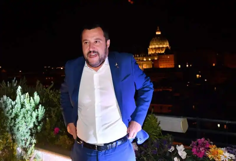 matteo salvini con il cupolone (2)