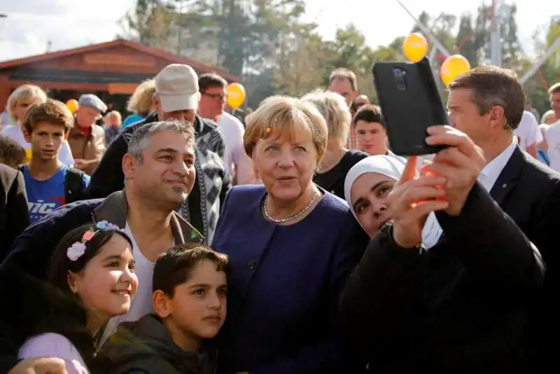 merkel con migranti