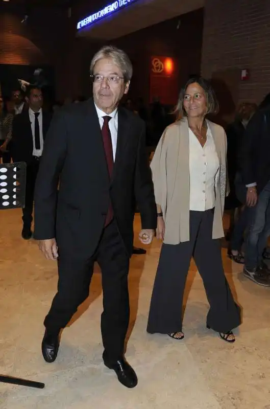 paolo gentiloni e la moglie