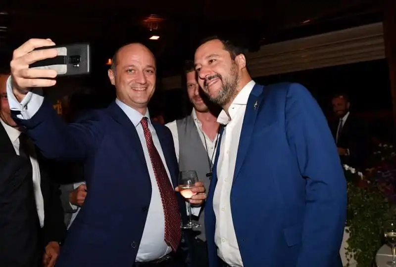 un selfie con salvini