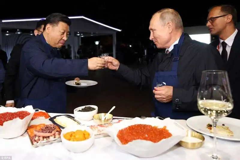 un sorso di vodka xi jinping e vladimir putin