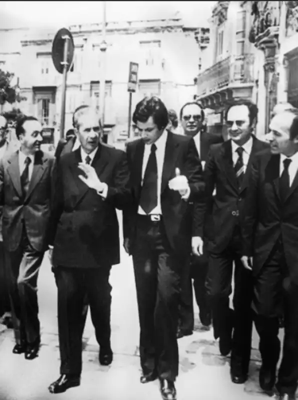 Valter Mainetti con Aldo Moro a Bari durante la campagna elettorale per le elezioni politiche del giugno 1976 