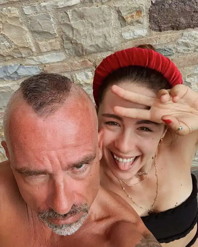 AURORA RAMAZZOTTI CON IL PADRE EROS IN VERSIONE NAINGGOLAN