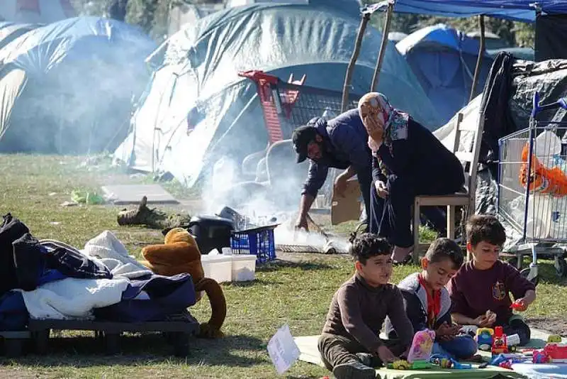 campi di migranti a calais e dunkerque