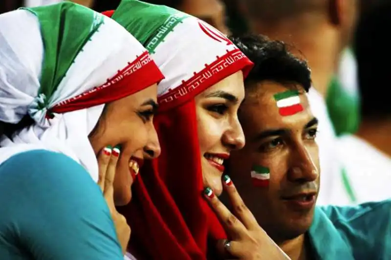 donne iraniane negli stadi 9