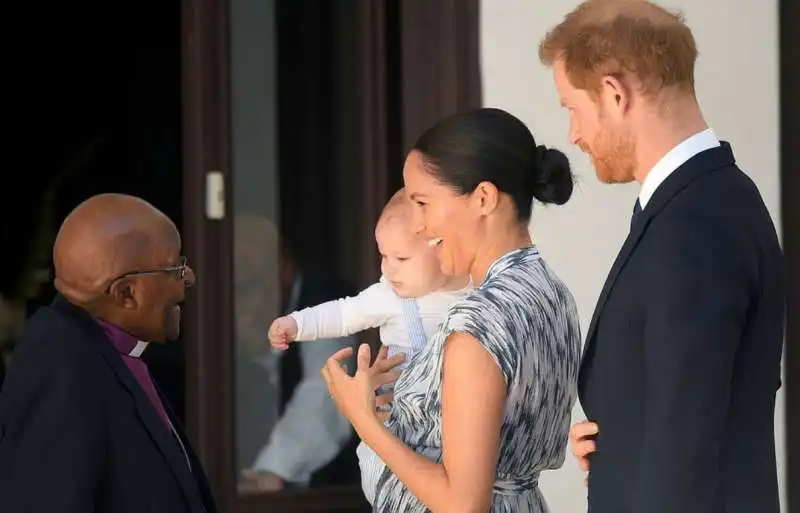 harry, meghan, archie e desmond tutu  2