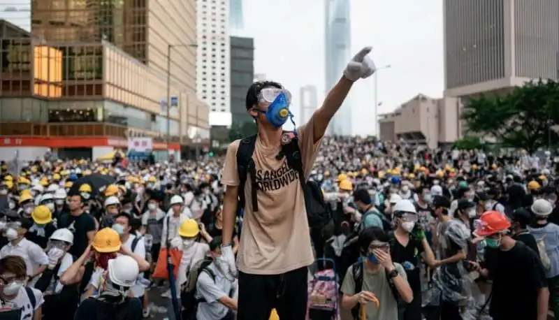 le proteste di hong kong 13