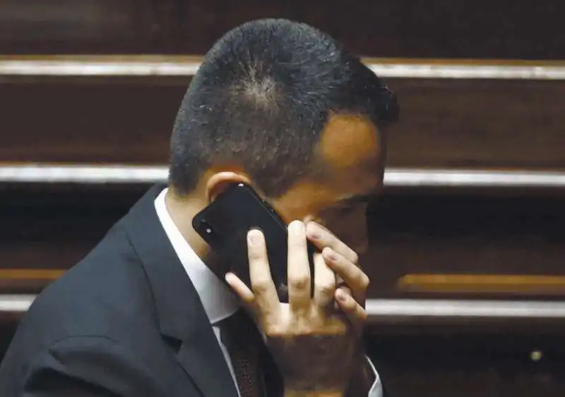 LUIGI DI MAIO AL TELEFONO