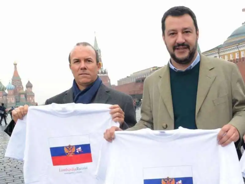 matteo salvini e gianluca savoini a mosca piazza rossa