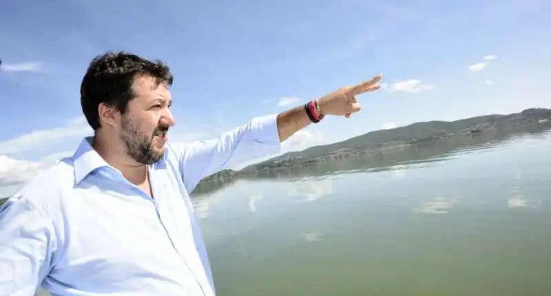 matteo salvini sul lago trasimeno  1