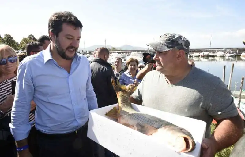 matteo salvini sul lago trasimeno  3