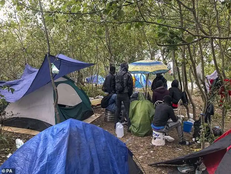 migranti a calais