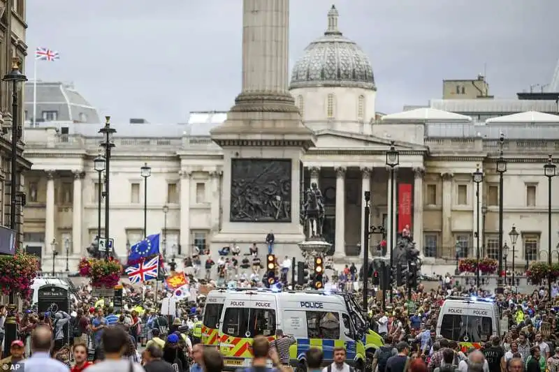 proteste contro boris johnson 4