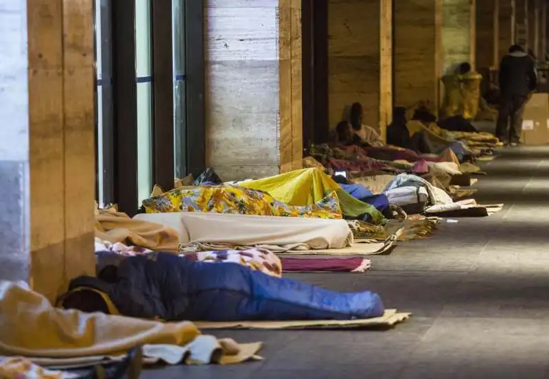 SENZATETTO ALLA STAZIONE TERMINI 