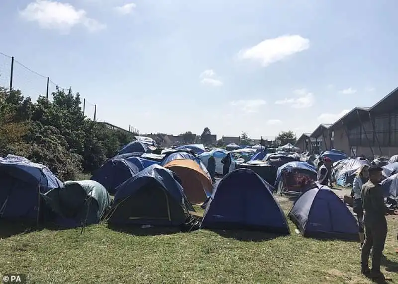 tende di migranti a dunkerque