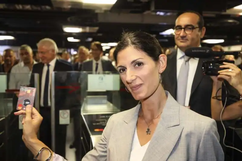 VIRGINIA RAGGI PRESENTA TAP&GO - I PAGAMENTI CONTACTLESS SULLA METRO 1