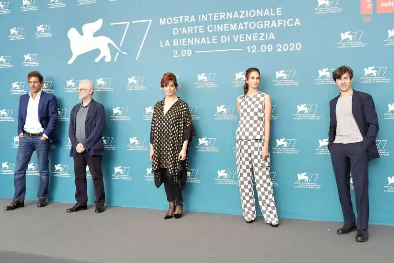 adriano giannini, daniele luchetti, laura morante, linda caridi and luigi lo cascio   photocall lacci 