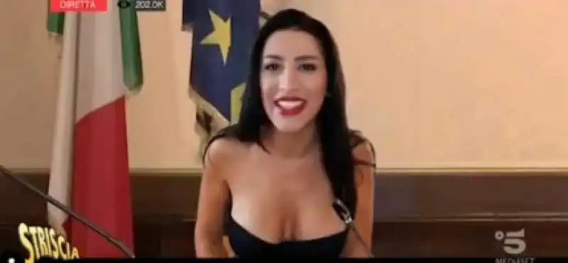 angelica massera imita la azzolina 4