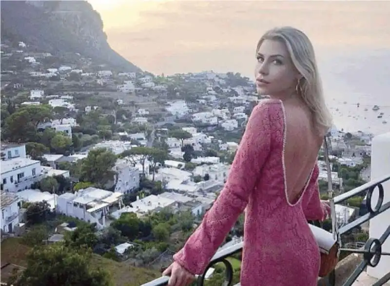 BARBARA BERLUSCONI A CAPRI