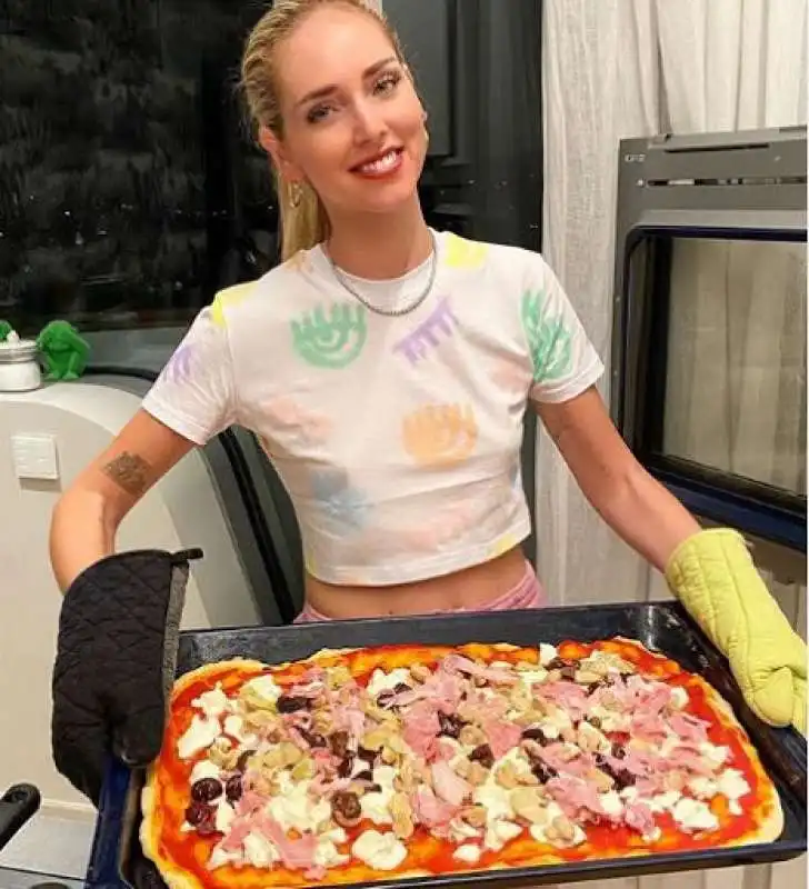 chiara ferragni in cucina 1