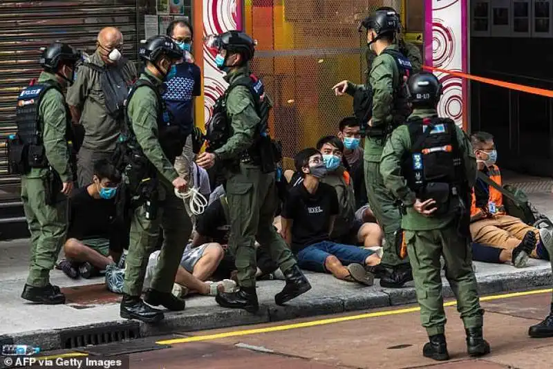 giovani arrestati a hong kong