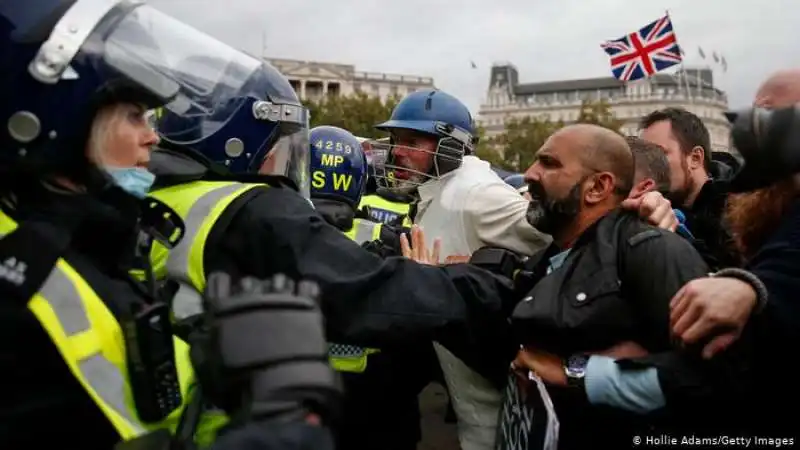 gran bretagna   proteste contro le restrizioni anti covid 3