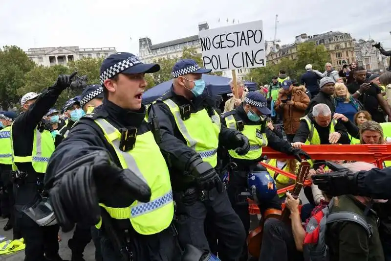 gran bretagna   proteste contro le restrizioni anti covid 5