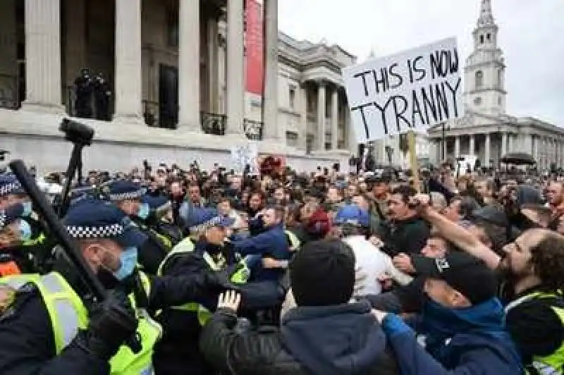 gran bretagna   proteste contro le restrizioni anti covid 7