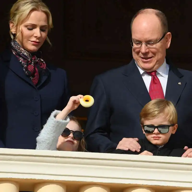 il principe alberto con charlene e i figli 