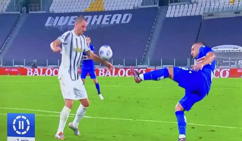 IL TOCCO DI MANO DI BONUCCI IN JUVE SAMPDORIA NON SANZIONATO DALL ARBITRO