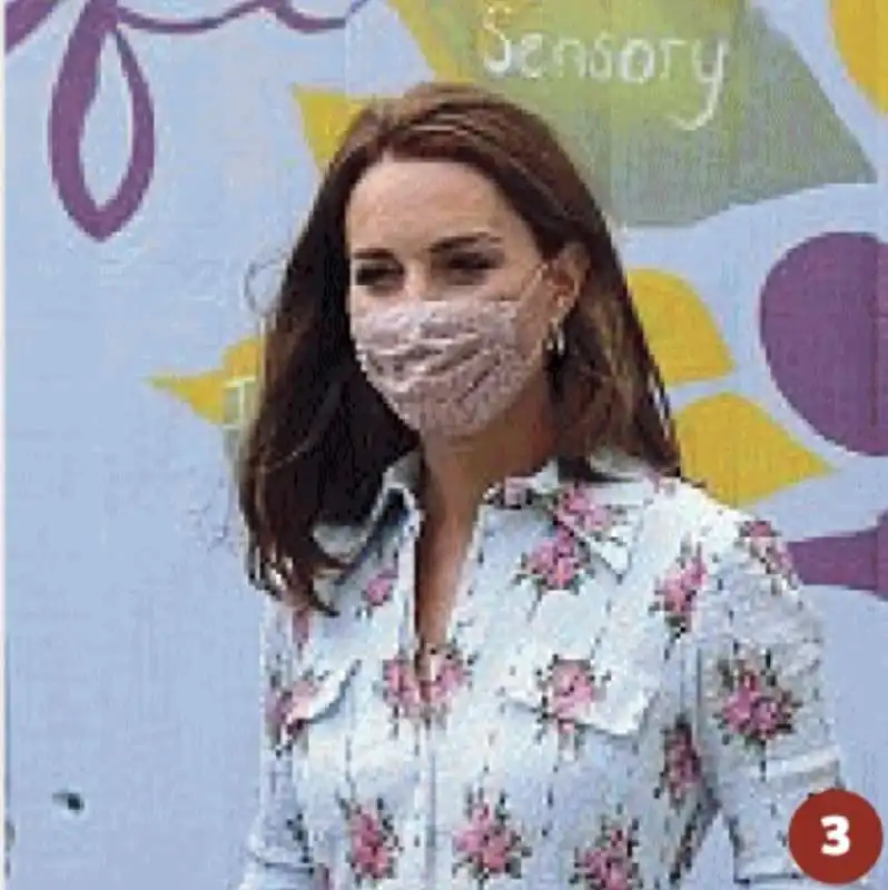 kate middleton con mascherina a fiori