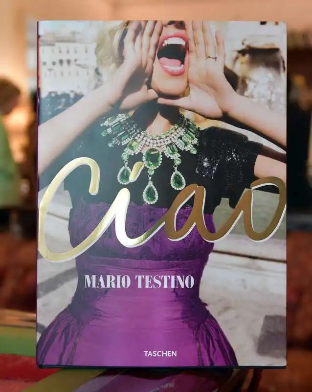 libro di mario testino  foto di bacco