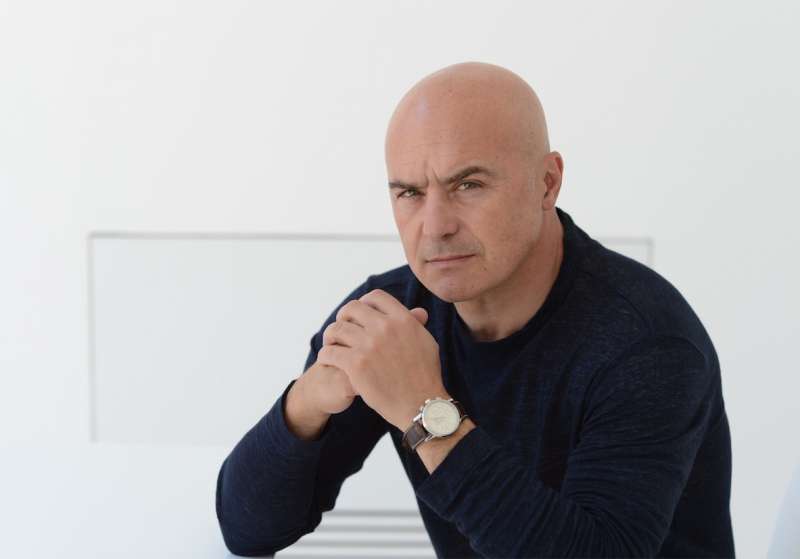 luca zingaretti il re