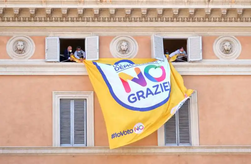 manifestazione per il no al referendum sul taglio dei parlamentari  