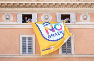 manifestazione per il no al referendum sul taglio dei parlamentari