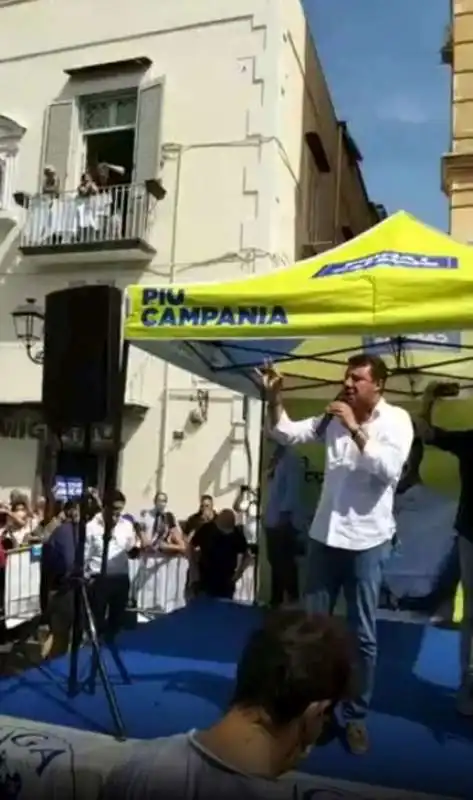 matteo salvini a torre del greco