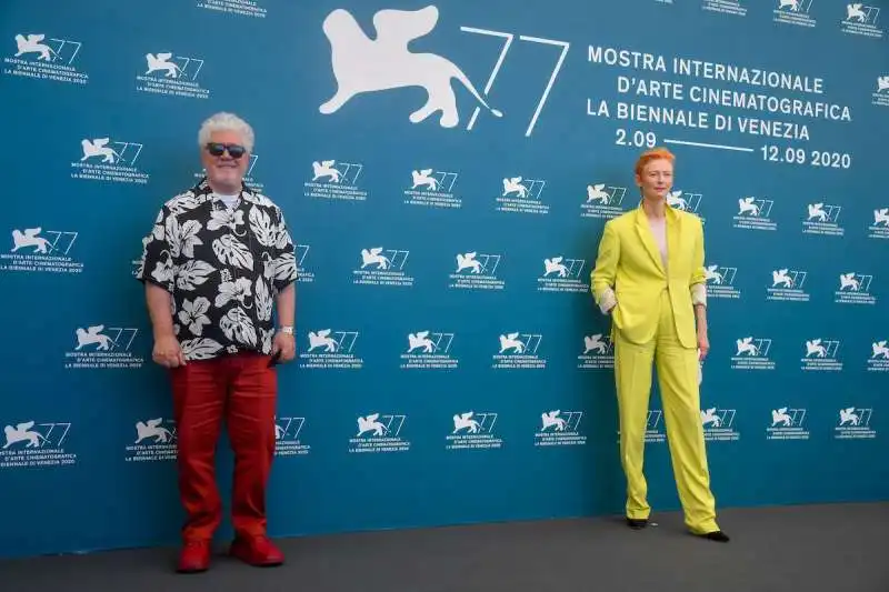 pedro almodovar tilda swinton distanziati a venezia 